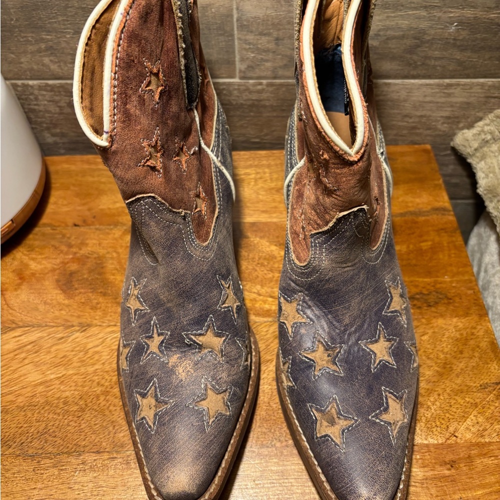 Dingo Leather Boots - Picture 2 of 5